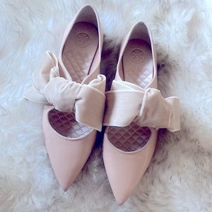 New Never worn Tory Burch Clara Flats 8M/Goan/sand/